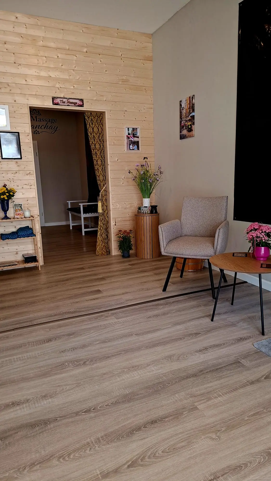 Gemütlicher Wartebereich von Thaimassage Tawanchay